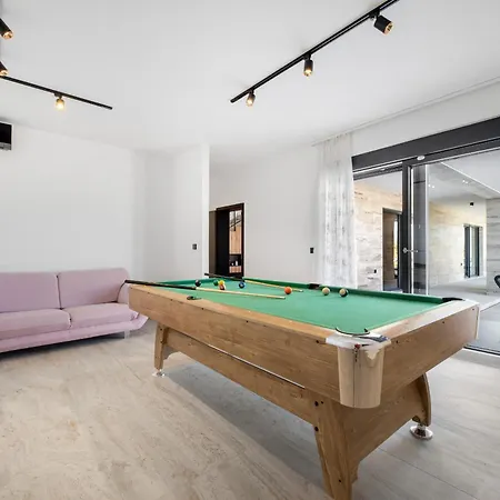 Jollie With Pool